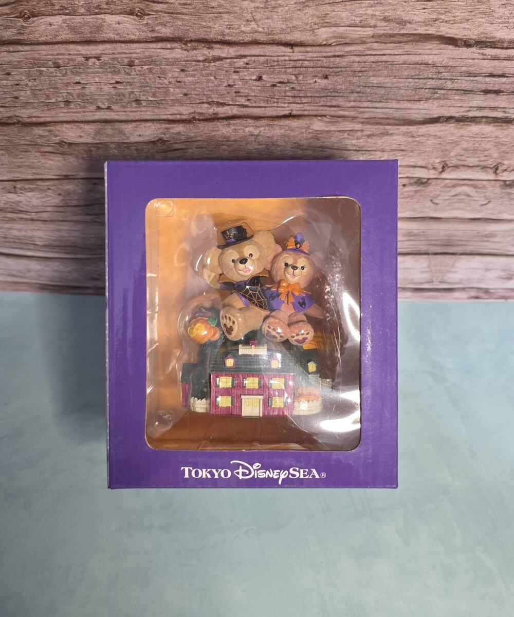 Tokyo DisneySea Duffy and ShellieMae Halloween Figurine 2011
